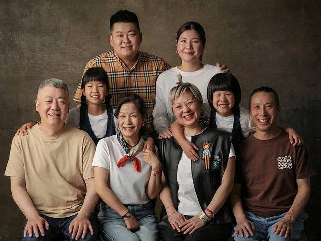 《團圓》（適合三代同堂、節日聚首的溫馨合照，把最難得的齊人時...