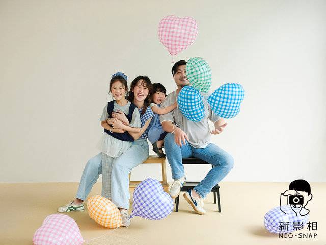 《同行》（適合兄弟姊妹、父母與成年子女的合影，長大後仍然並肩...